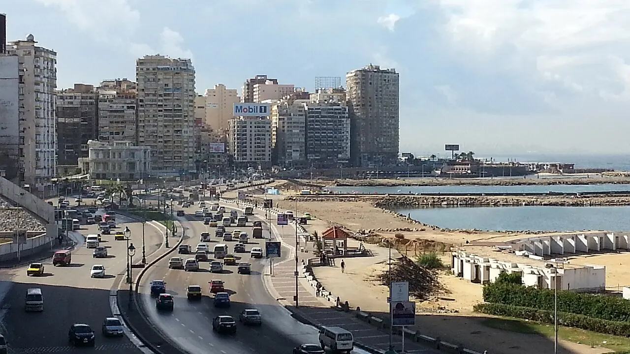 La Corniche de Alejandría y su frente mediterráneo