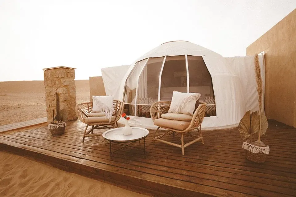 Alojamiento de glamping geodésico en Remal El Rayan