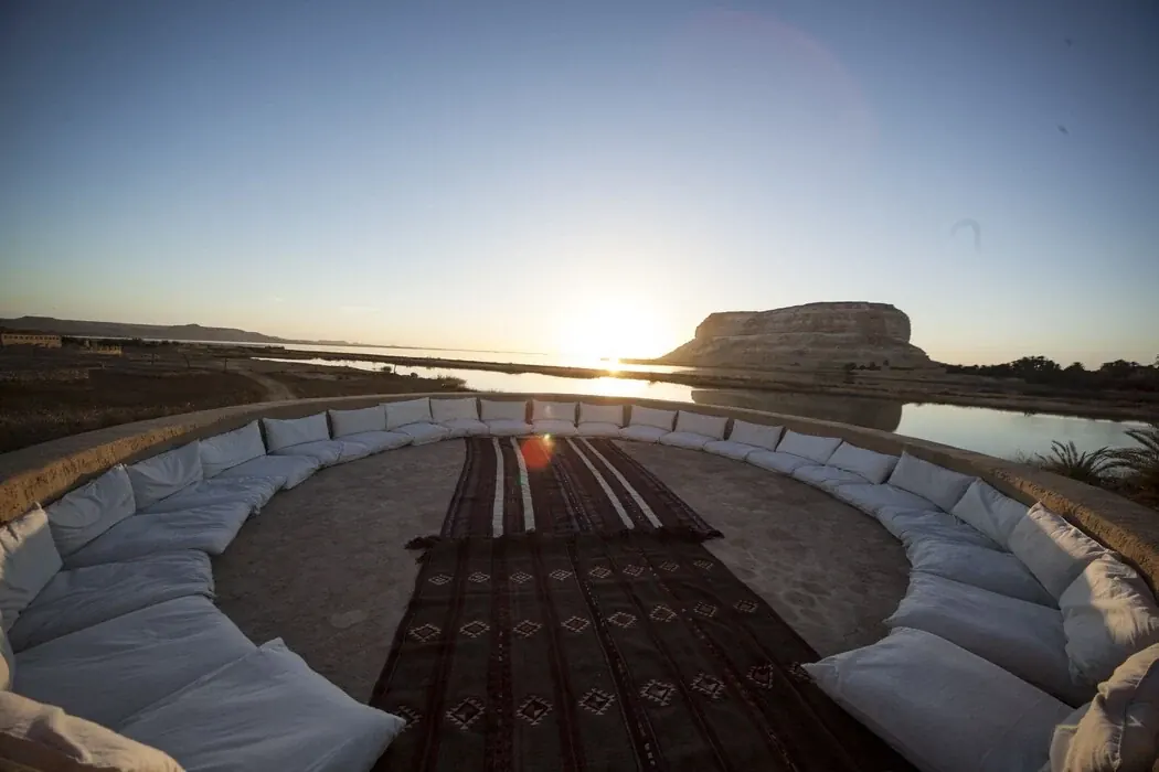 Terraza exterior de Taziry Ecolodge en Siwa