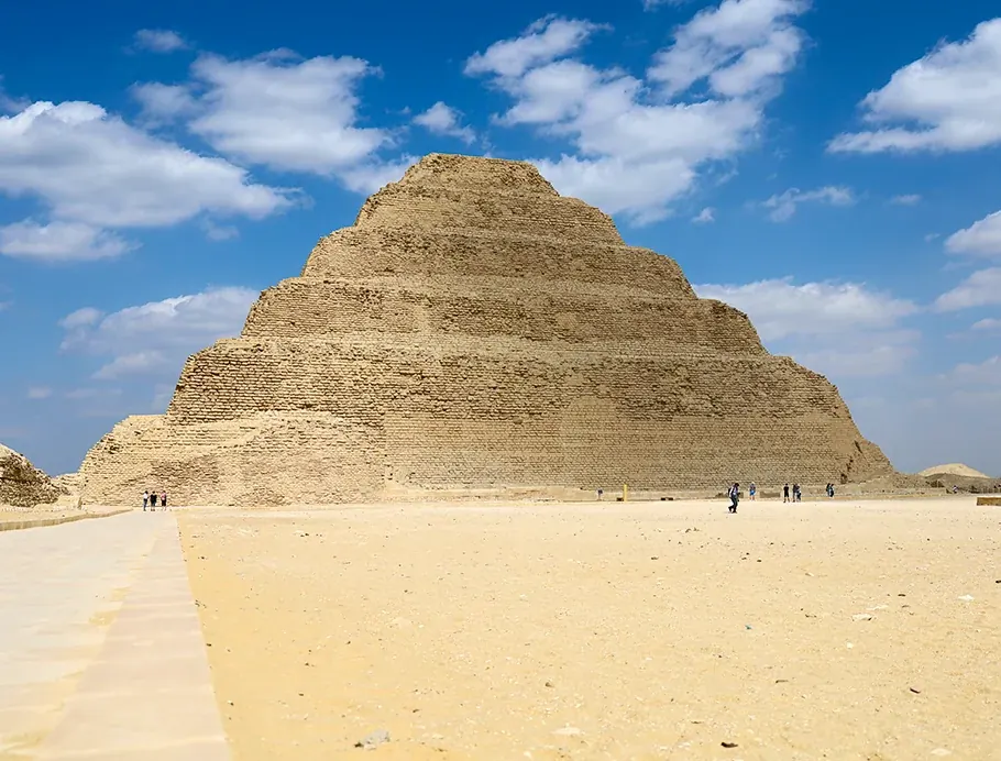 La pirámide escalonada de Zoser en Saqqara